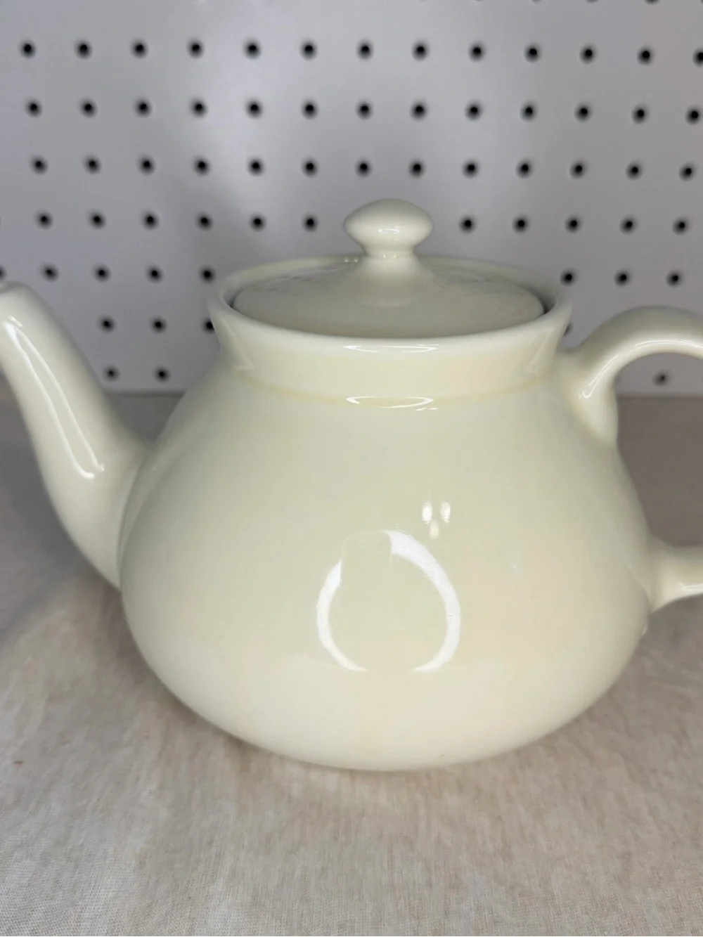 Vintage Hall China Globe 6 Cup Teapot Ivory Cream 1930s-40s USA